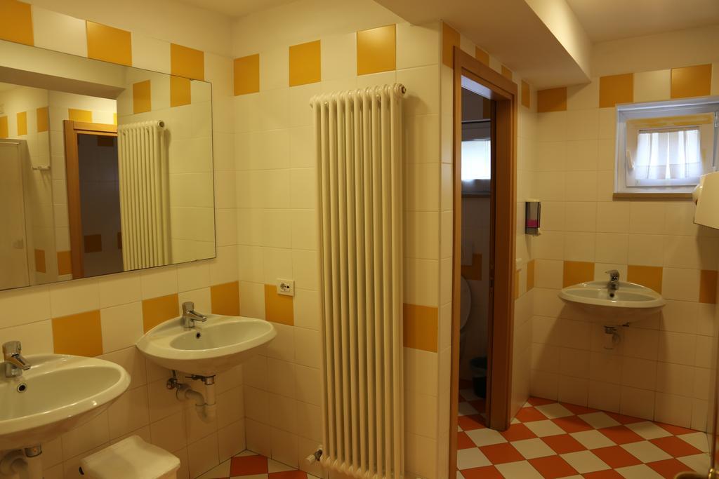 Ostello Della Gioventu Benacus Riva del Garda Exterior foto